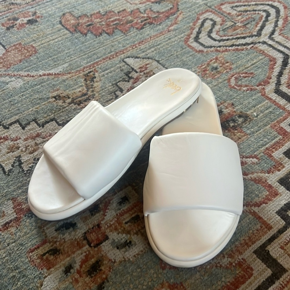 Beek Puffbird Leather
Platform Sandal
EGGSHELL